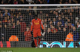 Xem trung vệ Liverpool phản lưới nhà, 'phang' trọng tài