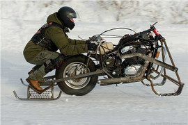 Đua môtô cực độc đáo trên tuyết