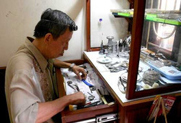 Gặp 'phù thủy thời gian' sở hữu 7 bằng quốc tế