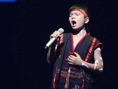 Quang Anh hát 'Tình yêu màu nắng'