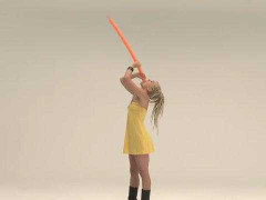 Thiếu nữ nuốt trọn quả bóng bay dài đến khó tin