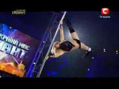 Màn múa cột gây 'sốc' trên sân khấu Got Talent