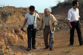 Cụ ông 99 tuổi quyết liệt đi tìm kho vàng 4.000 tấn