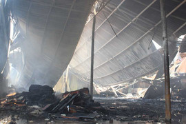 Hơn 3 giờ vật lộn dập đám cháy kinh hoàng