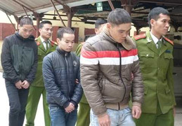 ‘Ma men’ nhập xác, ‘trẻ trâu’ mang gạch ném vỡ kính ô tô