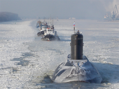 Tàu ngầm Hồ Chí Minh vượt băng, rẽ sóng về Việt Nam