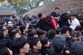 Hỗn loạn sau lễ Khai ấn đền Trần