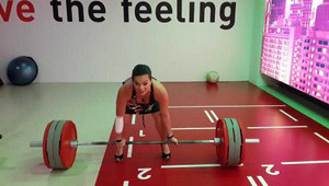 Trả giá vì nâng tạ trên giày cao gót