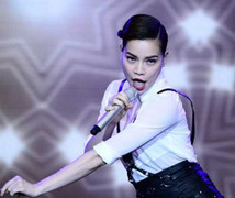 Hồ Ngọc Hà: Nữ hoàng khoe chân