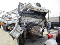 Xe khách tông xe tải, 15 người cấp cứu