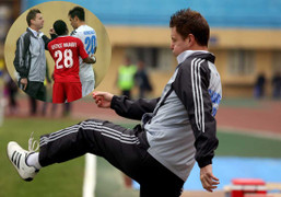 Xem bạn Mourinho tung đòn gió, dằn mặt quân bầu Hiển