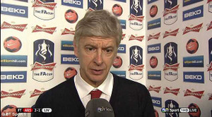 Wenger mắng Mourinho ngu ngốc, Rodgers nạt nộ trọng tài