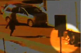 Sống sót hy hữu khi bị xe tải kéo lê