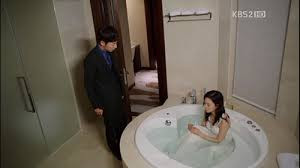 Tắm cùng 'gái lạ', bị cuỗm sạch tiền