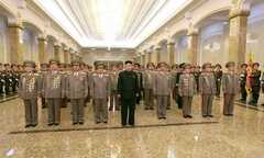 Video: Kim Jong-un thăng cấp tướng lĩnh trước lễ sinh nhật cha