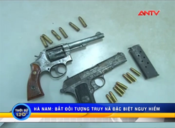 Theo chân cảnh sát bắt tội phạm bị truy nã giắt súng đạn đi chơi