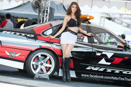 Chân dài Thái 'đốt cháy' đường đua drift Châu Á