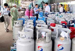 Nghi vấn thu gom hơn 1.300 bình gas để sang chiết lậu