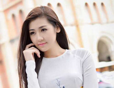 Á hậu Dương Tú Anh khoe dáng nuột nà