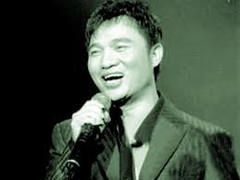 Quang Linh làm mới Ai lên xứ hoa đào