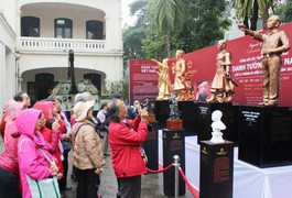 Viết thiếu tên Đại tướng Võ Nguyên Giáp trên tượng 'Danh tướng'