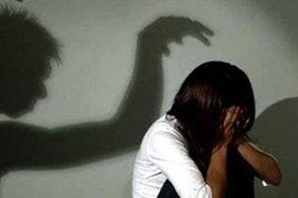 Nữ sinh bị hiếp dâm ngay tại cổng trường