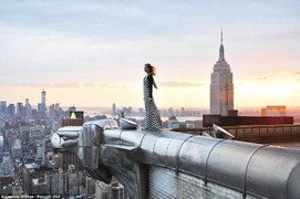 Nữ nhiếp ảnh gia xinh đẹp chơi đùa với thần chết