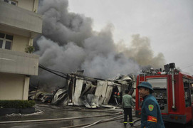 Cháy dữ dội ở Vạn Phúc, nhiều tỷ đồng ra tro
