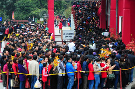 Hàng vạn du khách đổ về Tây Thiên dịp đầu xuân