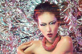 Nhã Trúc bị 'tra tấn' bằng đinh tán, kim tuyến