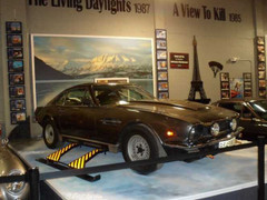 Dàn xe trị giá 660 tỷ của điệp viên 007