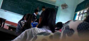 Thầy trò ẩu đả trên lớp: 'Họ đánh con tôi như súc vật'