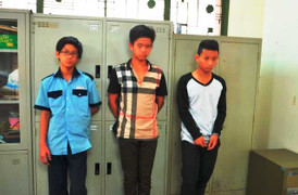 Dọa chặt tay, tống tiền bạn học