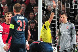 Ngoại hạng Anh 'chết chìm' bởi những chiếc thẻ đỏ