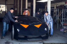 Chế tạo siêu bò Lamborghini như thật từ...sắt vụn