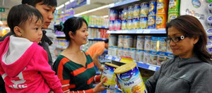 Tranh thủ 'găm' sữa trước khi giá tăng