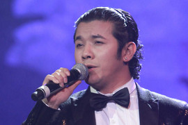 Kasim Hoàng Vũ hoá thành bóng ma trong nhà hát