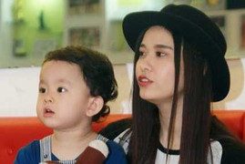 Trương Quỳnh Anh đưa con đi xem chồng tập nhảy