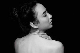 Hoa hậu Ngọc Diễm bán nude táo bạo