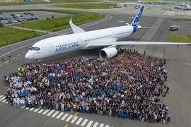 Cận cảnh máy bay A350 mới của Airbus