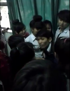 Vụ thầy trò ẩu đả trên lớp: Học sinh khóc lóc giữ thầy