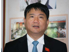 Bộ trưởng Thăng đáp máy bay đến hiện trường vụ sập cầu treo