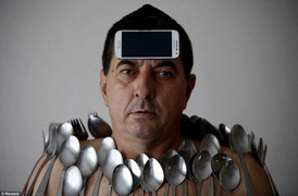 Người đàn ông có khả năng hút dính vạn vật