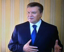 Video: Cựu Tổng thống Ukraine dùng trực thăng bỏ trốn