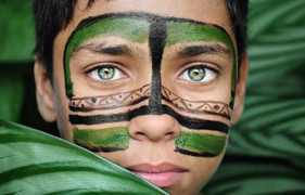 Ngỡ ngàng bộ lạc bí ẩn trong rừng rậm Amazon