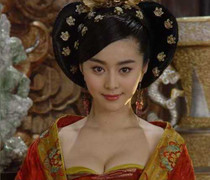 Phạm Băng Băng, Củng Lợi khoe vòng một táo bạo