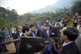 Bộ trưởng Đinh La Thăng chỉ đạo nóng tại hiện trường vụ sập cầu