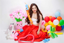 Minh Hằng hồi hộp chờ lên sân khấu kim cương