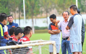 Bầu Đức nghiêm cấm U19 Việt Nam 'đá láo'