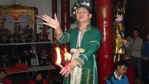 Dân mạng tò mò khám phá phim 'Lên đồng'